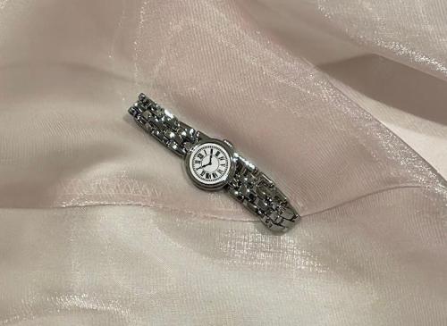 ساعه مواليد فضي زينه