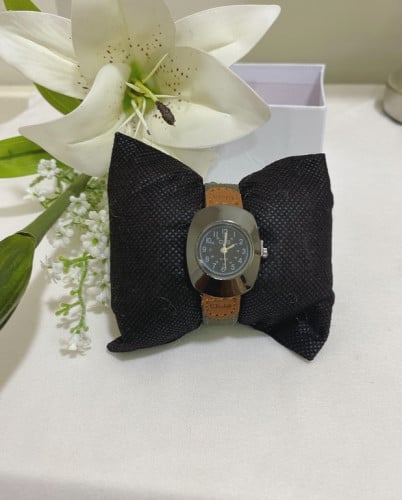 ساعه مناسبة لخمس سنوات وما فوق (غير مقاومة للماء)