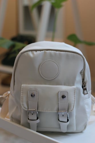 شنطة أطفال بأربعة ألوان مع كتابة الإسم