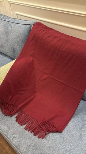 شال الاحمر الترند