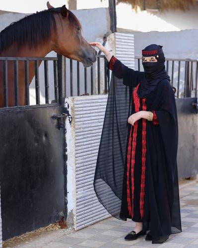 البس الشمالي - ثوب شمالي ملكي مطرز باللون الأسود و...