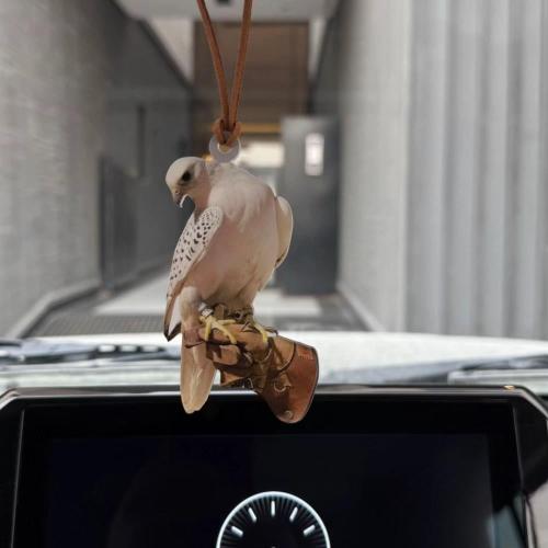 تعليقة الصقر اكريلك