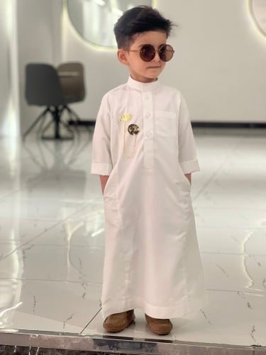 بروش بالاسم مع الصقر