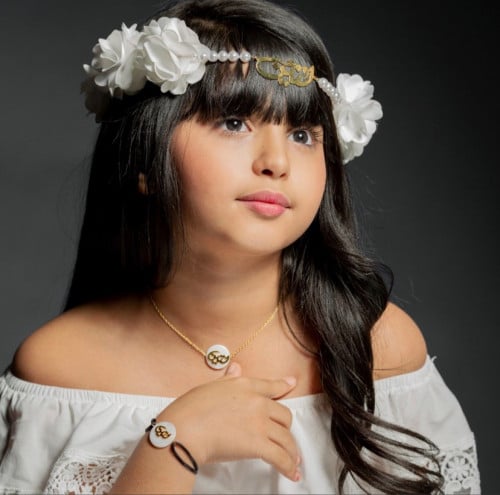 طقم يتكون من ثلاث قطع