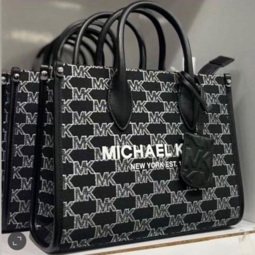 شنطة مايكل كورس ميريلا توت قماش فوري Michael Kors...