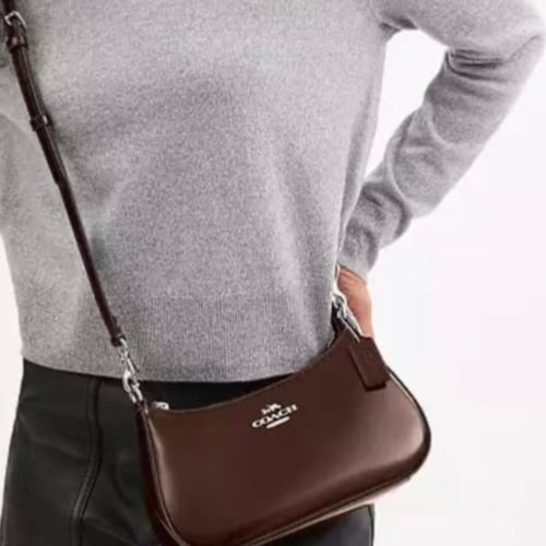 حقيبة كوتش تيري شولدر لماع فوري | Coach Teri Shoul...