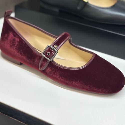 فلات كوتش ماري مخمل عنابي فوري