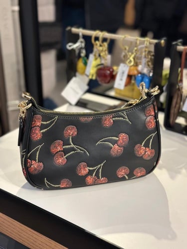 حقيبة كوتش تيري تشيري تصل خلال ٢-٤ أسابيع Carmen M...