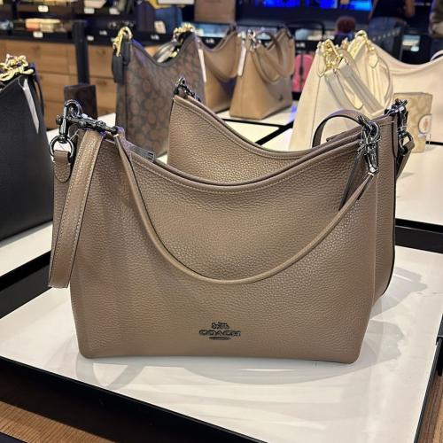 حقيبة كوتش لورل يصل خلال ٢-٤ اسابيع