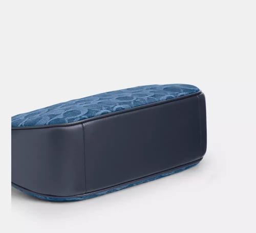 شنطة كوتش تيري شولدر جنز تصل خلال ٢-٤ اسابيع