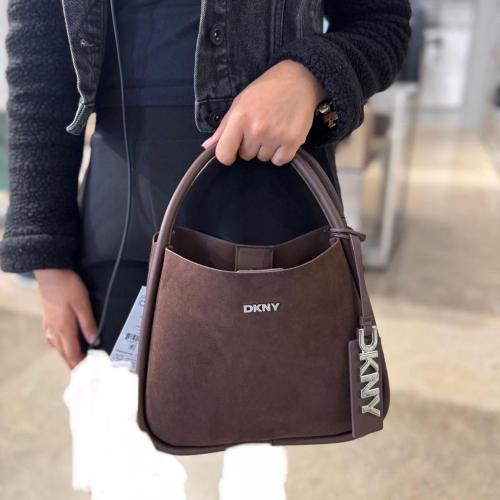 حقيبة دكني كابري بوكت مخمل فوري | DKNY Capri Bucke...