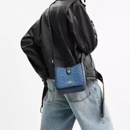 حقيبة كوتش هادلي ميني كروس بودي سيغنتشر دنيم تصل خ...