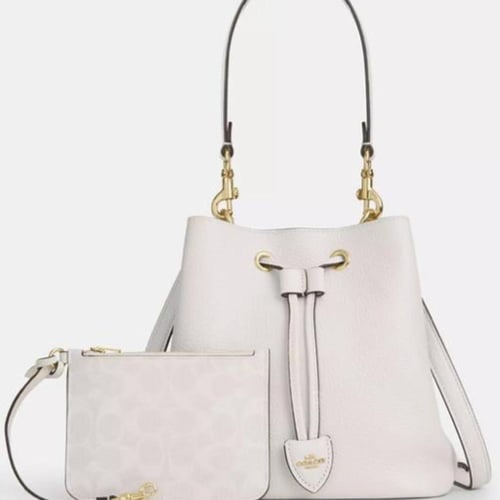 حقيبة كوتش روان بوكت تصل خلال ٢-٤ اسابيع