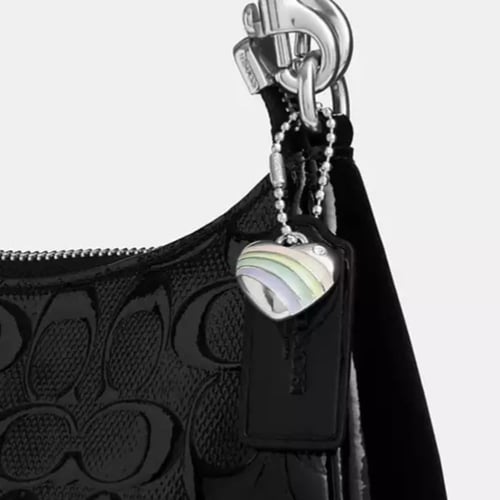 حقيبة كتف كوتش تيري جلد سيغنتشر مع تعليقة قلب تصل...