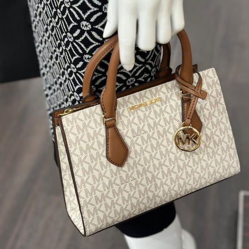 شنطة مايكل كورس شيلا فوري