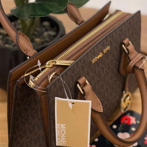 شنطة مايكل كورس شيلا فوري