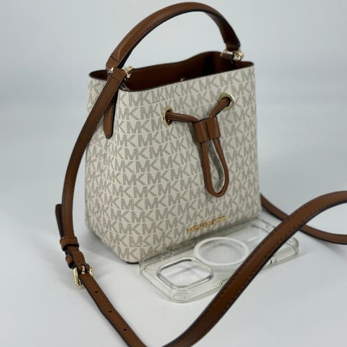 شنطة مايكل كورس ميني سيري بوكت فوري