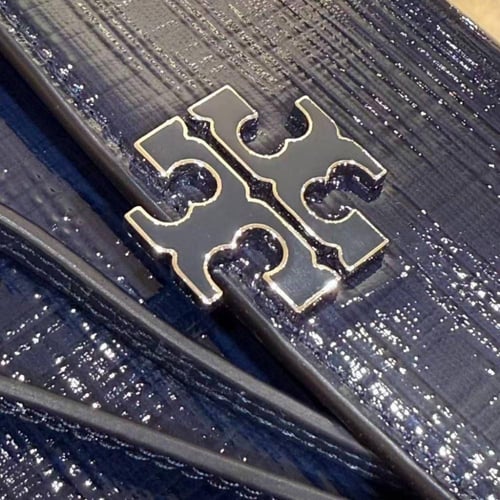 حقيبة توري بورش برتن كحلي تصل خلال ٢-٤ أسابيع