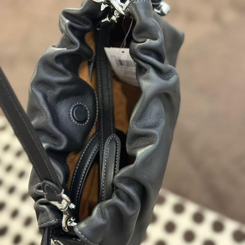 حقيبة كوتش في تصل خلال ٢-٤ اسابيع