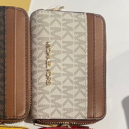 محفظة مايكل كورس فوري