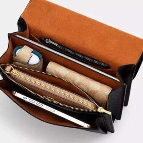 حقيبة كوتش كلير تصل خلال ٢-٤ اسابيع