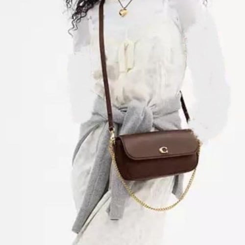 حقيبة كوتش بروك تصل خلال ٢-٤ اسابيع