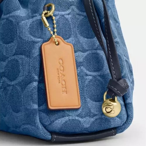 حقيبة كوتش فاي كتف سيغنتشر دنيم تصل خلال ٢-٤ أسابي...