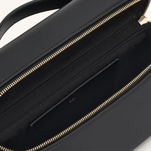 حقيبة جي دبليو ثيا توب هاندل تصل خلال ٣-٥ أيام |