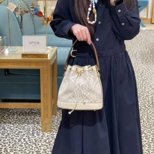 حقيبة توري بورش ميديم تي مونوغرام بوكت فوري