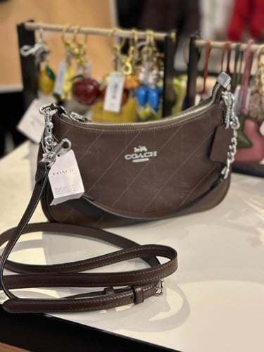 حقيبة كوتش تيري تصل خلال ٢-٤ أسابيع Teri Shoulder...