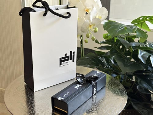 تغليف هدية ورقي