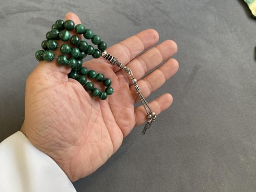 سبحة من حجر الملكايت الطبيعي