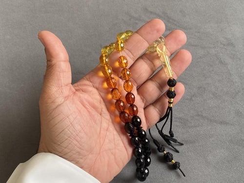 كهرمان كريستالي لون مدرج