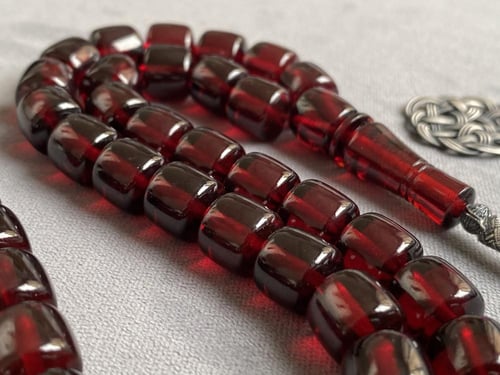 سبحة زعفراني أحمر عنابي