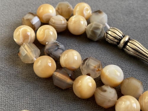 سبحة عقيق و صدف