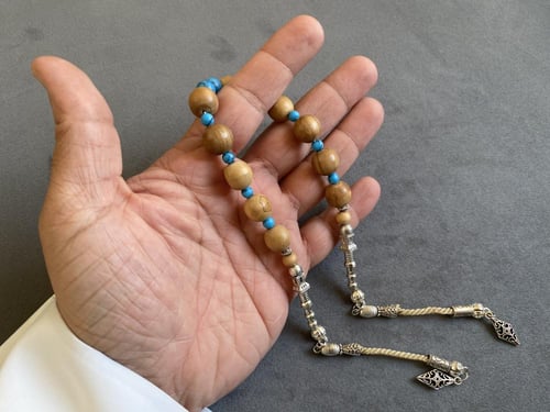 سبحة يونانية من خشب الزيتون و الفيروز