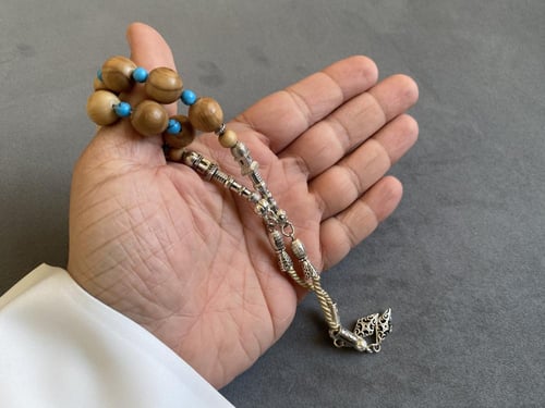 سبحة يونانية من خشب الزيتون و الفيروز