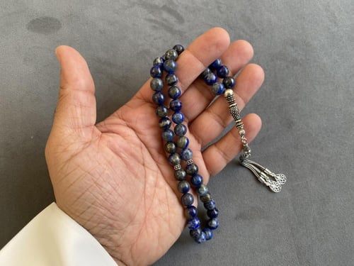 سبحة من حجر اللازورد