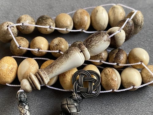 سبحة يونانية من قرن الغزال