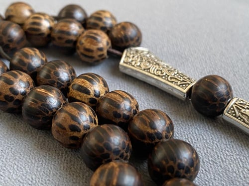 سبحة من خشب النخل