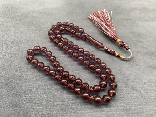 سبحة زعفراني بلون حرباء مميز