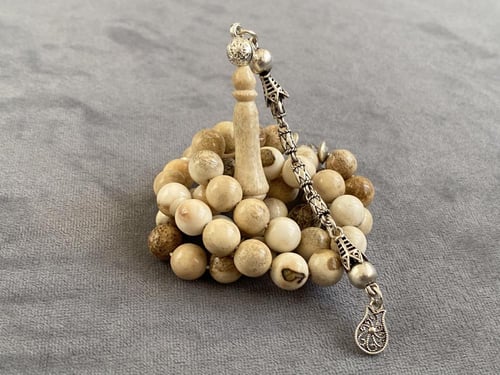 سبحة قرن غزال بطقم فضة