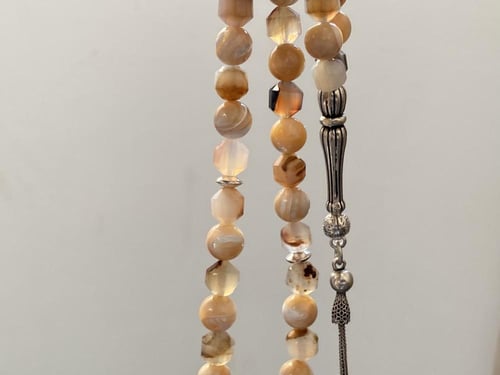 سبحة عقيق و صدف