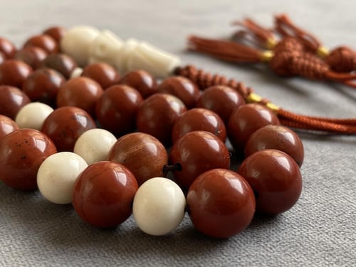 سبحة حجر جاسبر و عظم جمل