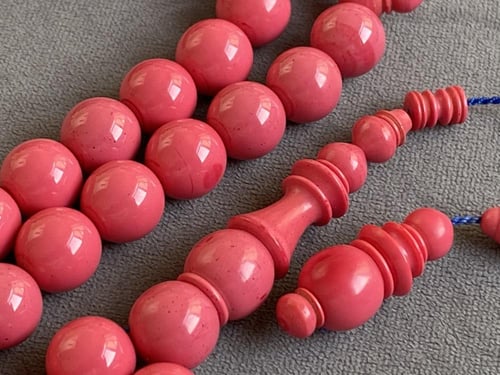 سبحة من كرة مسكي ألماني قديم احمر