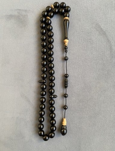 سبحة فاخرة من اليسر الأسود و الأبيض