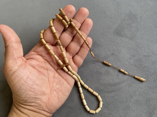 سبحة ناعمة من الماموث المنقرض لون مدرج