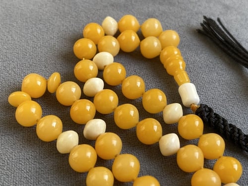 سبحة من المكعبات اليمنية و عظم الجمل