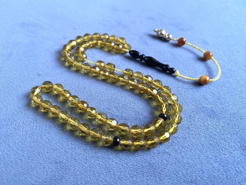 سبحة كهرمان و يسر