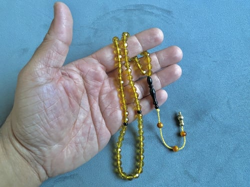 سبحة كهرمان و يسر